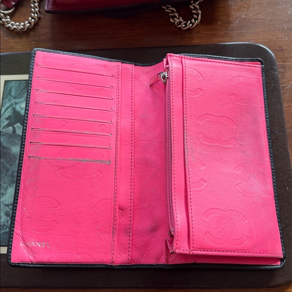 Beautiful Chanel Long Wallet In Black Leather Pink Leather Inside - Picture 5 of 10